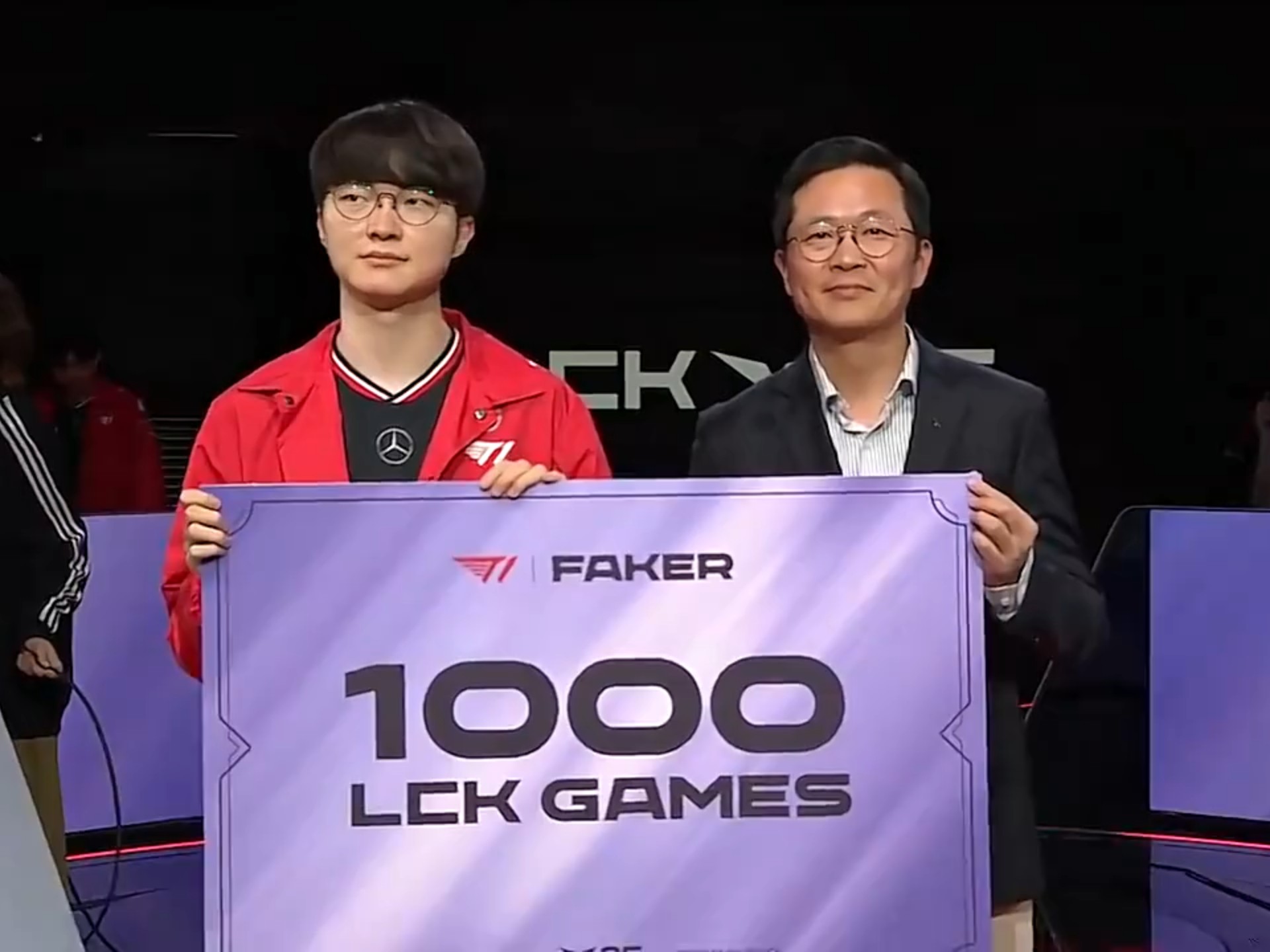  Faker迎来十赛季高光表现，篮网球迷沸腾！