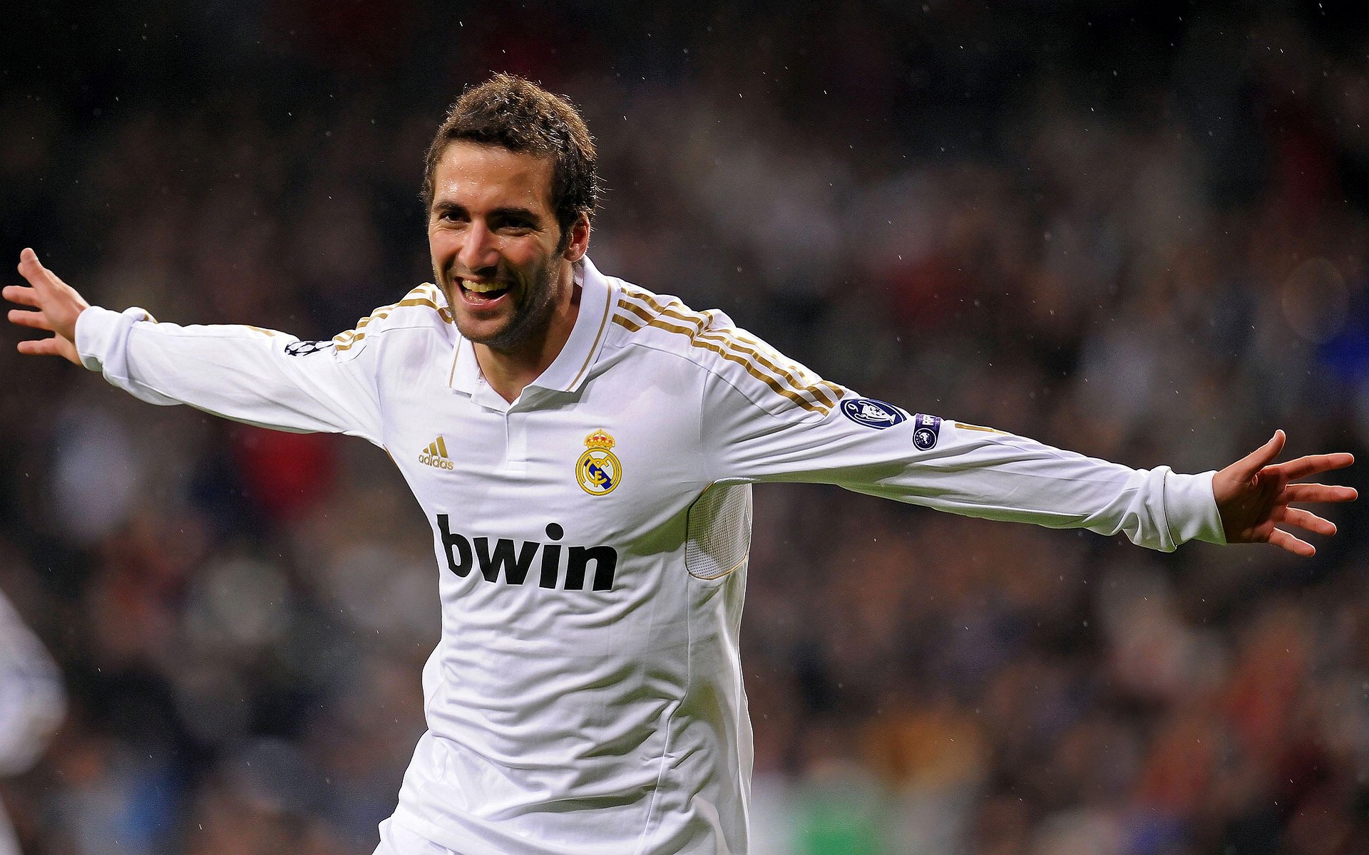 王楚钦赛点兑现，莱比锡淘汰巴黎圣日耳曼晋级四强，主帅激动落泪